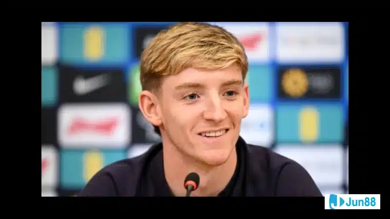 Anthony Gordon trong trang phục Newcastle, liên quan đến chuyển nhượng Anthony Gordon trong trang phục Newcastle, liên quan đến chuyển nhượng