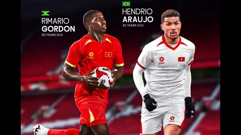 Cầu thủ U19 Đức với sự quyết tâm đối mặt với hậu vệ U19 Na Uy trên sân cỏ Cầu thủ U19 Đức với sự quyết tâm đối mặt với hậu vệ U19 Na Uy trên sân cỏ