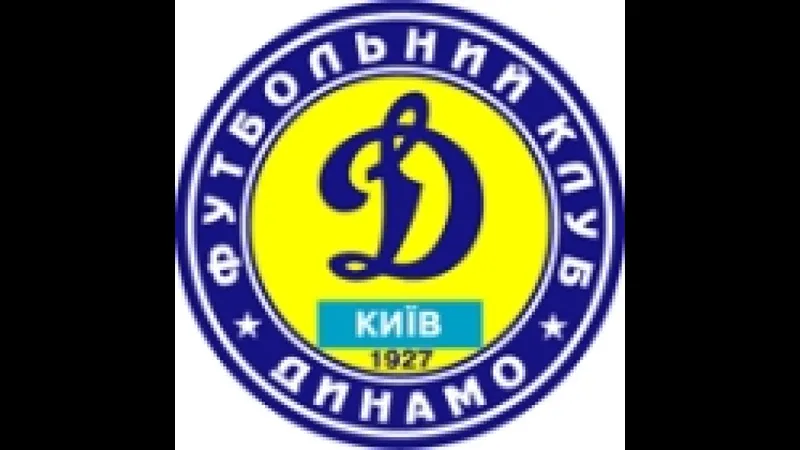 Cầu thủ Dynamo Kyiv và Rukh Lviv tranh chấp bóng trên sân Cầu thủ Dynamo Kyiv và Rukh Lviv tranh chấp bóng trên sân